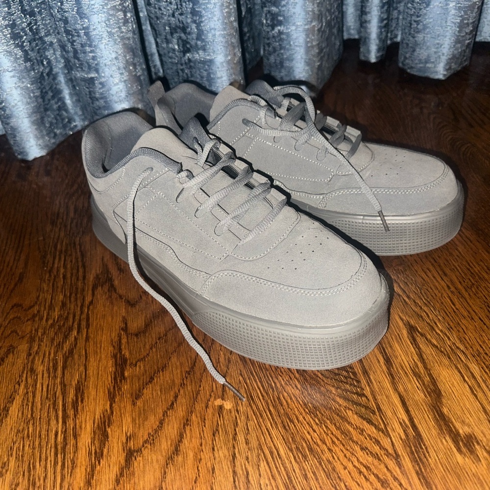 Stunning Grey sneakers